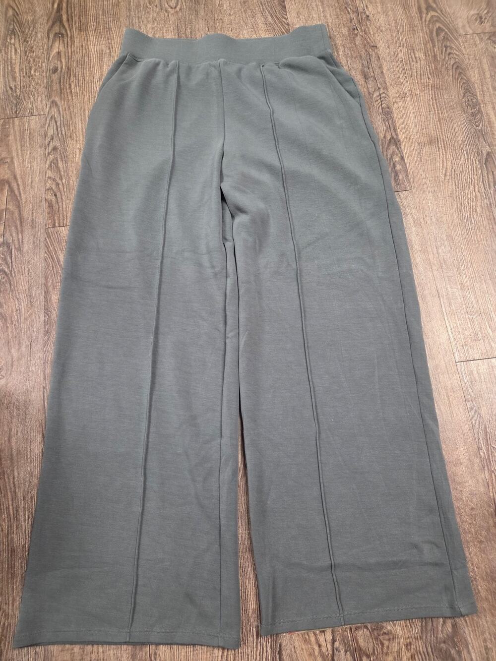 Kinesis Front Seam Cropped Coordinating Wide Leg Pants Green Size Medium